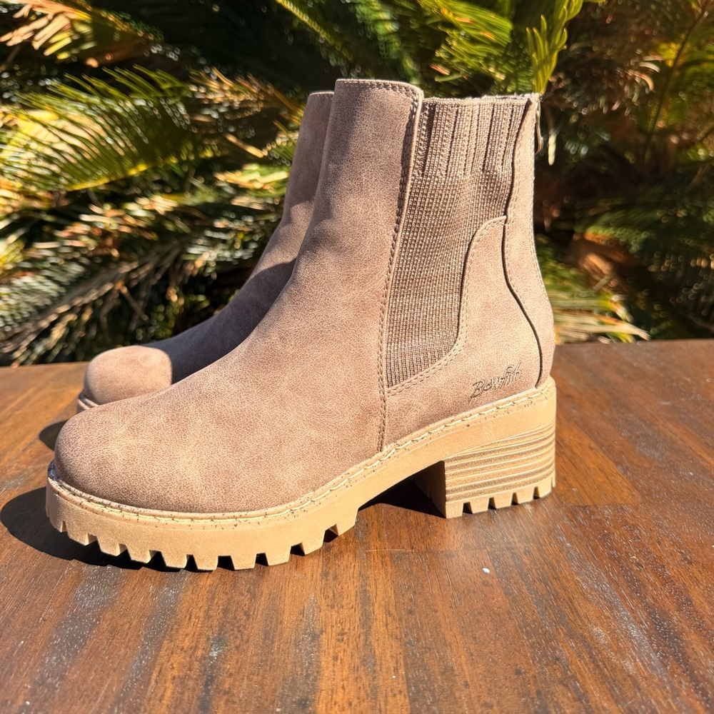 Blowfish Malibu Leven Brown Ankle Boots 7 Zipper Low Block Heel Stretch Sides